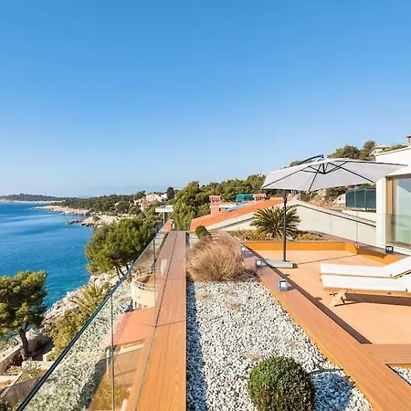 Villa Gloss