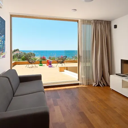 Aparatment House Gloss *