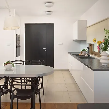 Aparatment House Gloss