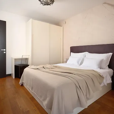 Aparatment House Gloss