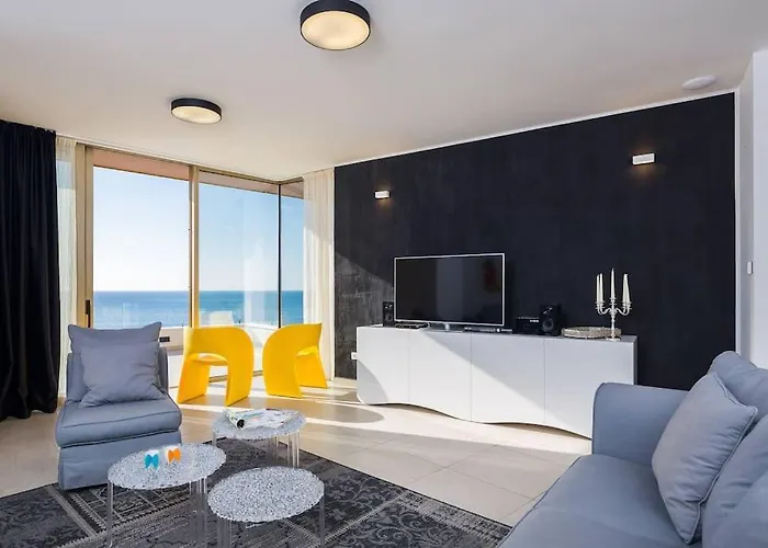 Gloss פרימוסטן