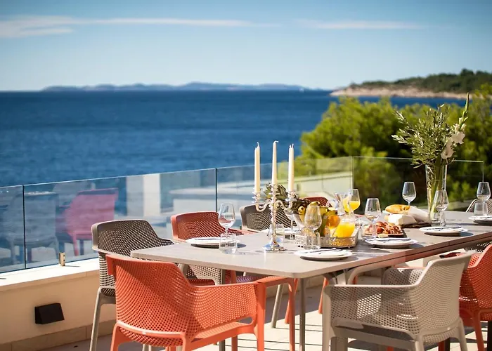 וילה Gloss פרימוסטן